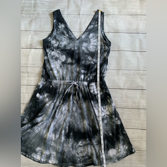 Sweaty Betty Take It Easy Drop Waist Dress in Gray/White Tie-Dye Print, Size XS - Picture 8 of 11